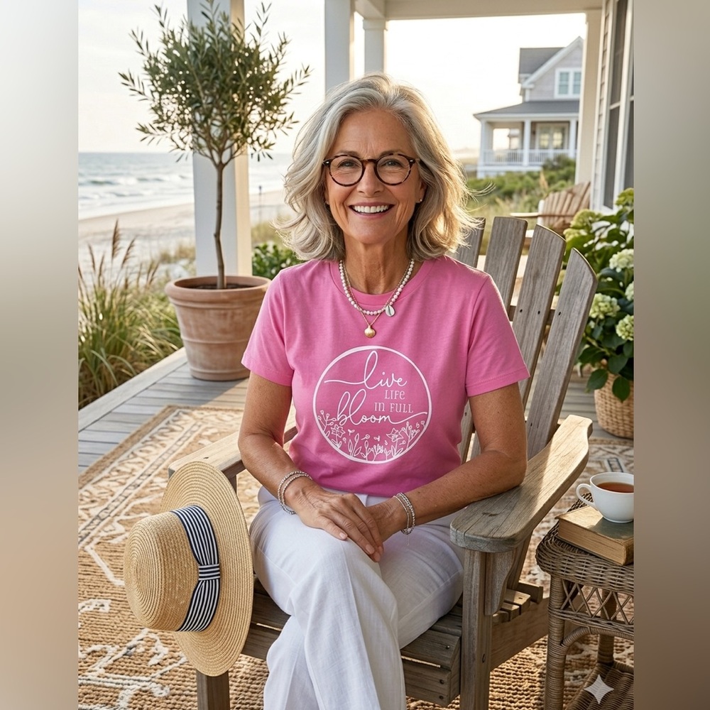 Pink Graphic Tee with the inspirational slogan “live life in full bloom” Size M - Picture 5 of 6